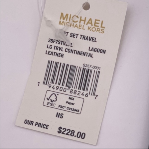 Michael Kors Large
Continental Wallet
Wristlet Lagoon - Picture 11 of 11